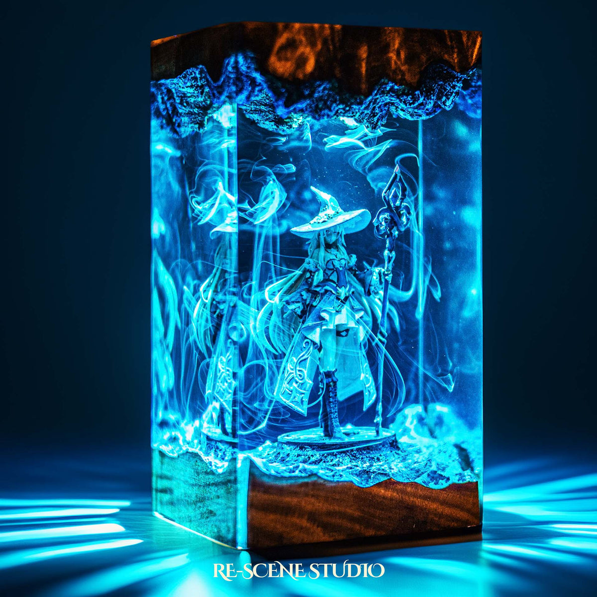 Herta Resin Lamp — view 3