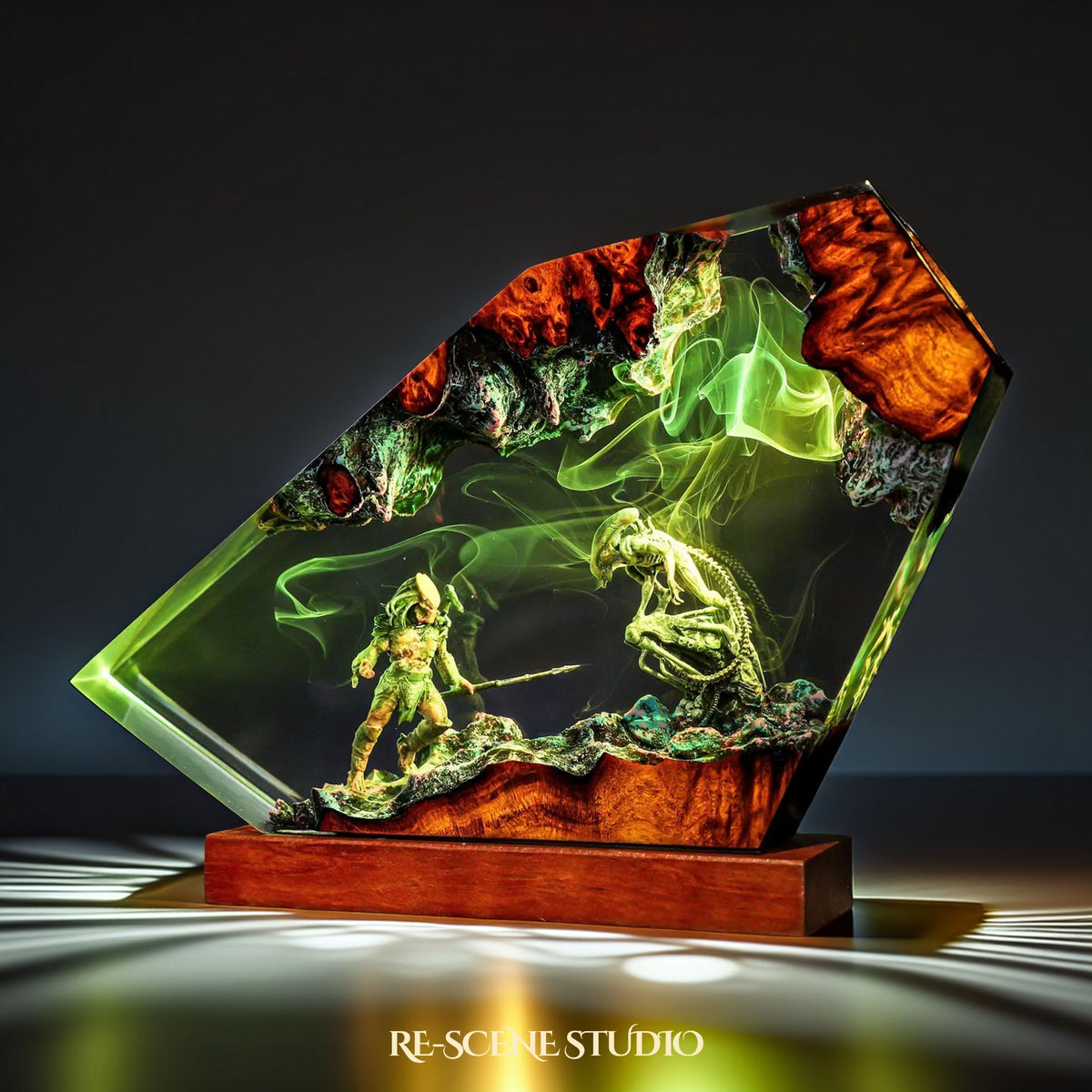 Space Explorer vs Xenomorph Resin Lamp — view 2