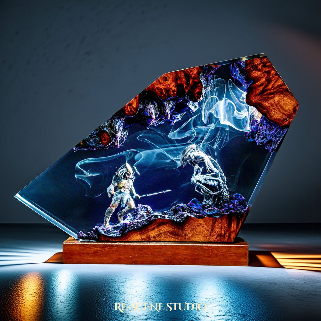Space Explorer vs Xenomorph Resin Lamp — view 5