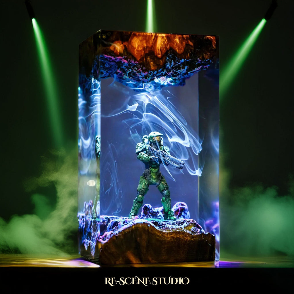 Master Chief Resin Lamp — view 2