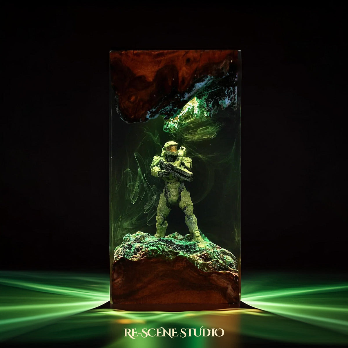 Master Chief Resin Lamp — view 3