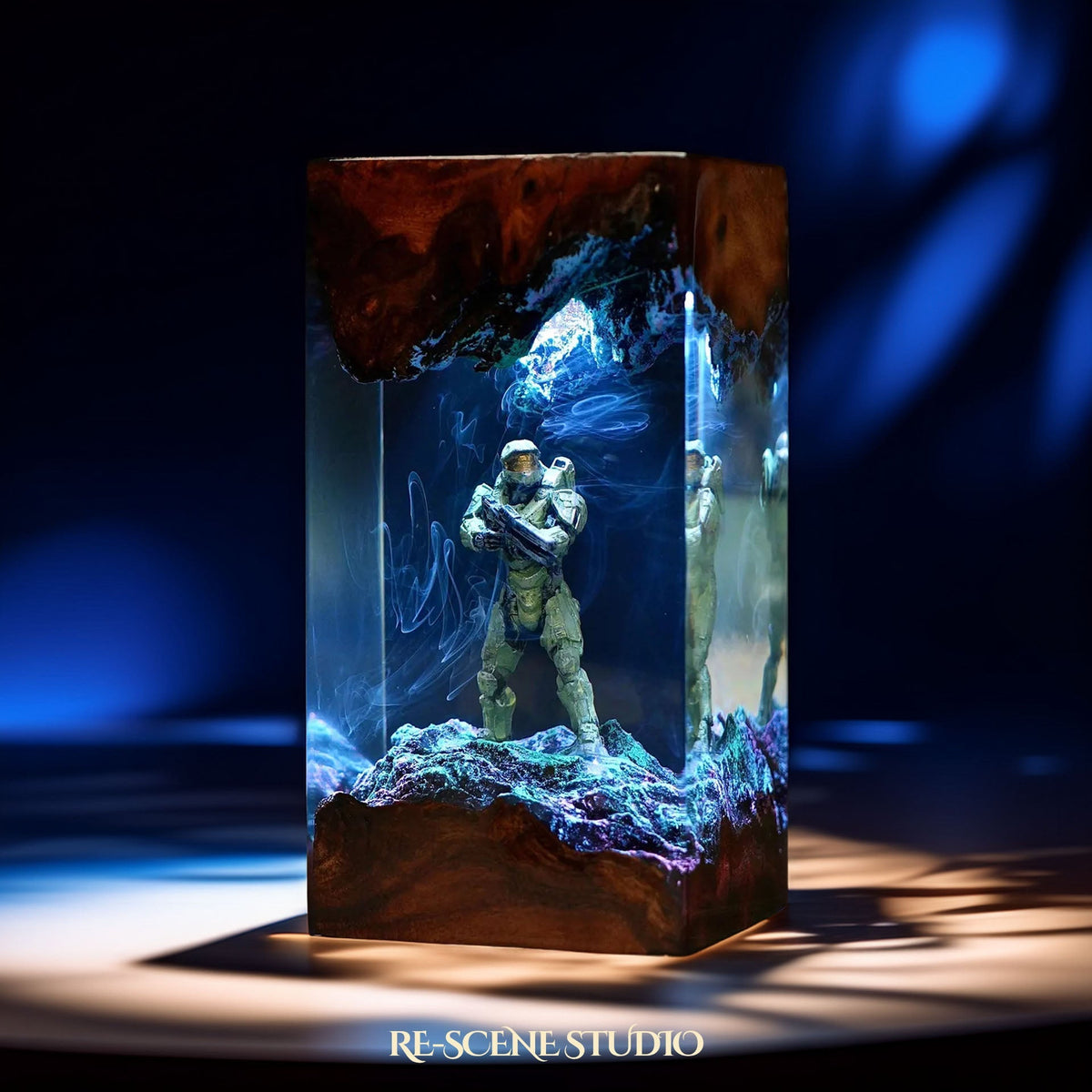 Master Chief Resin Lamp — view 4