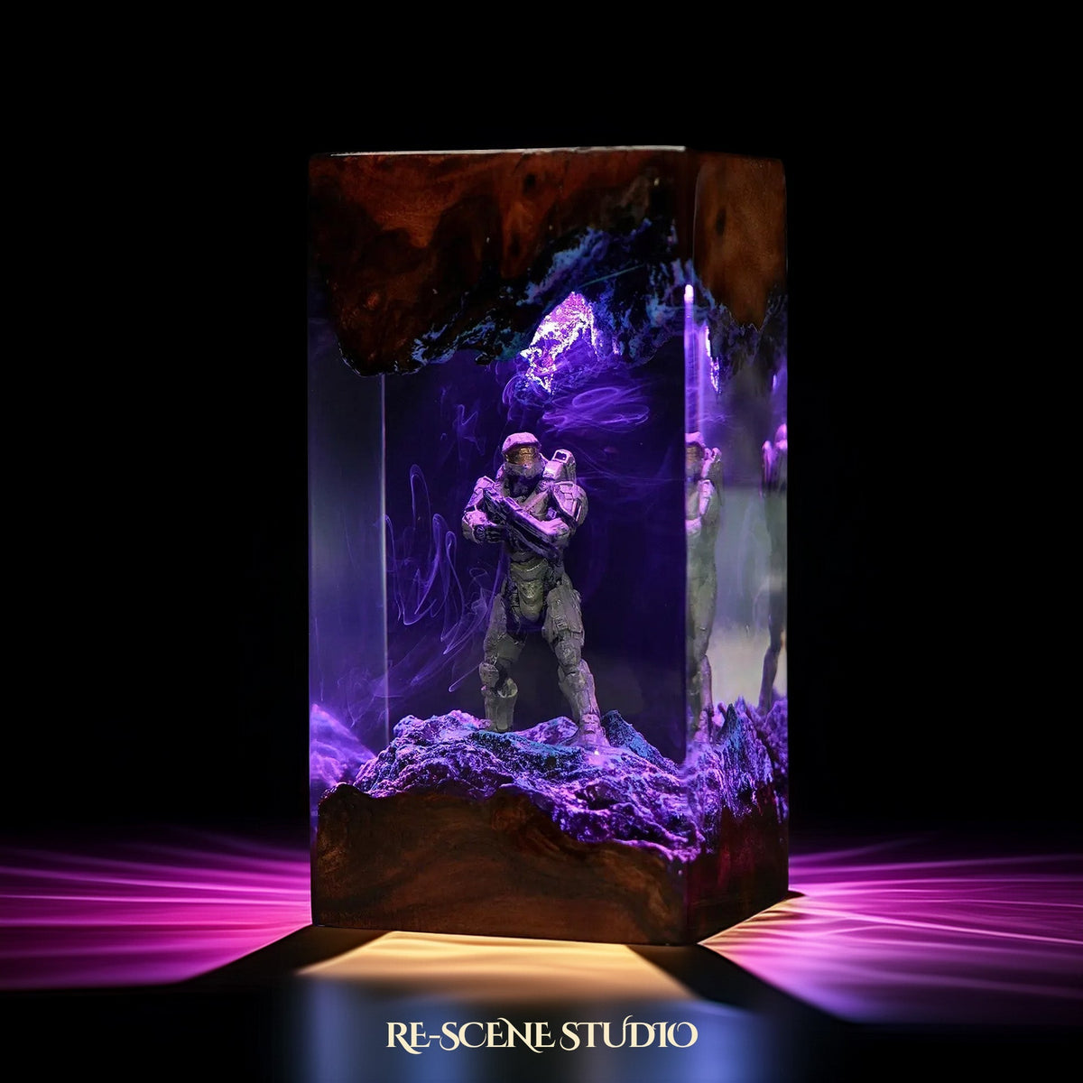 Master Chief Resin Lamp — view 5