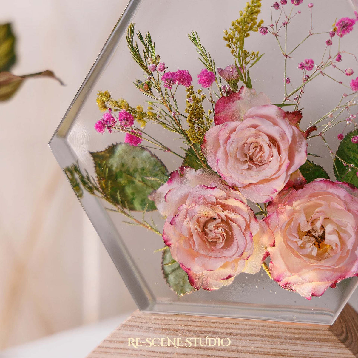 Eternal Rose Garden Resin Lamp — view 4