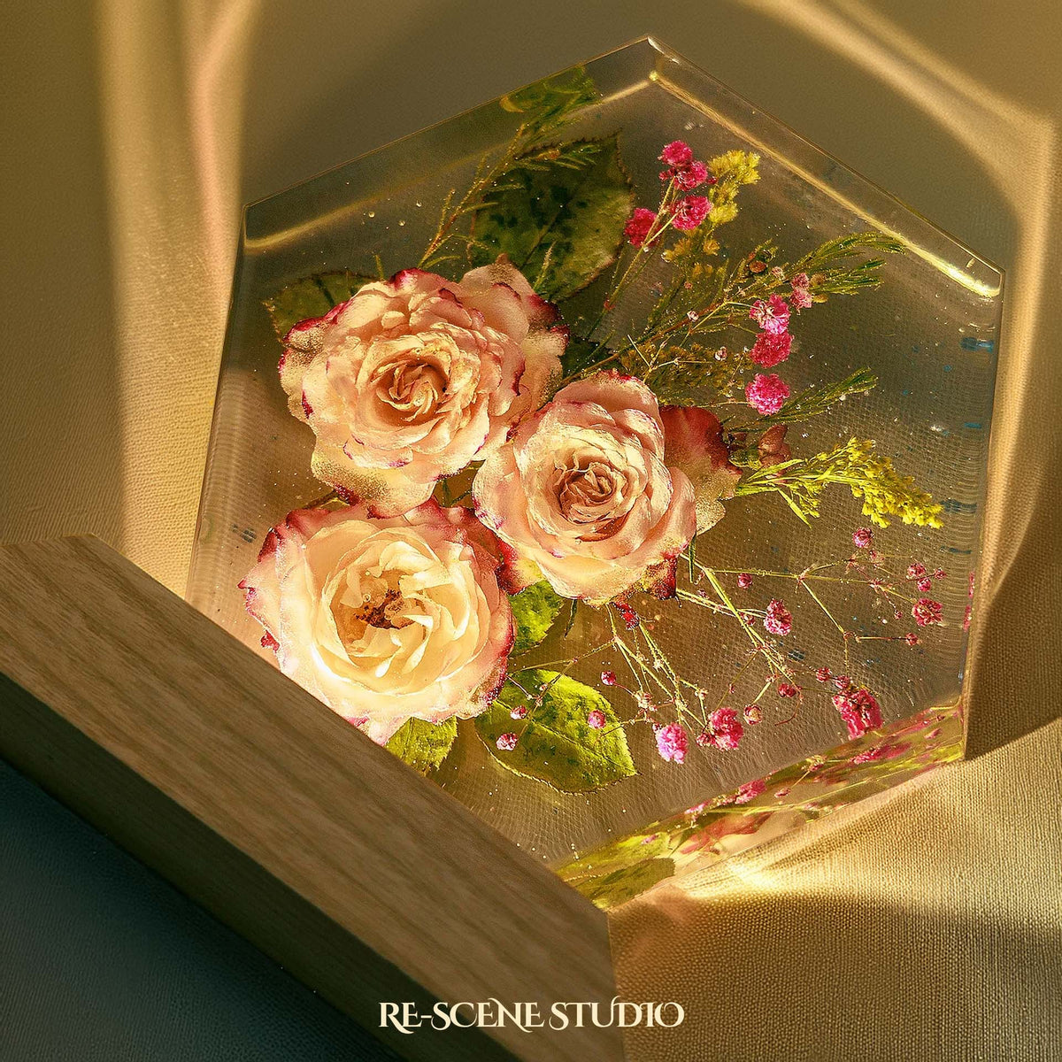 Eternal Rose Garden Resin Lamp — view 3
