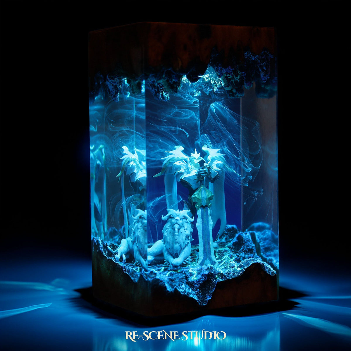 God-King Garen Resin Lamp — view 6
