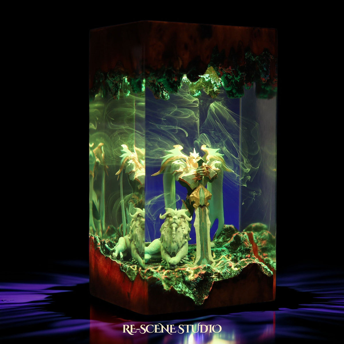 God-King Garen Resin Lamp — view 7