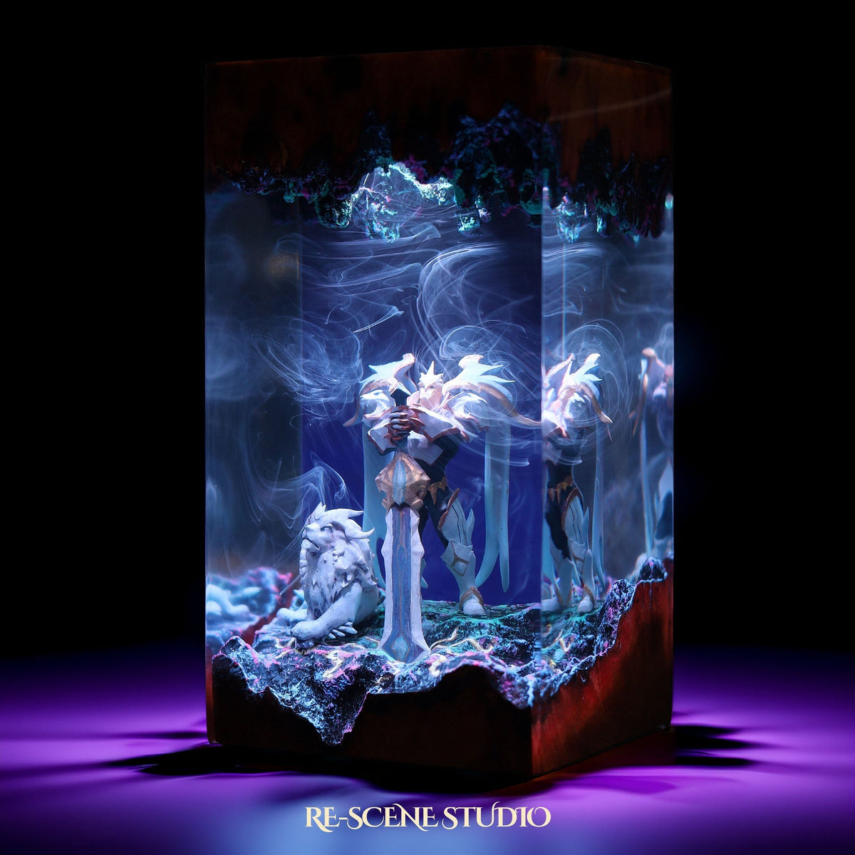 God-King Garen Resin Lamp — view 4