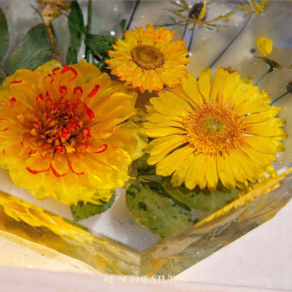 Golden Daisy Blossom Resin Lamp — view 4