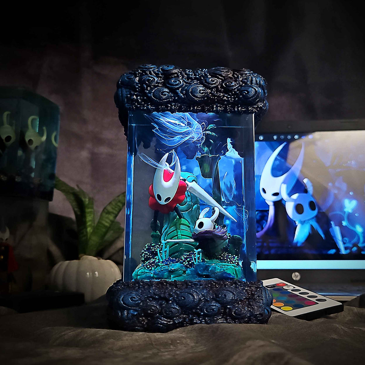 Hornet & The Knight Resin Lamp — view 2