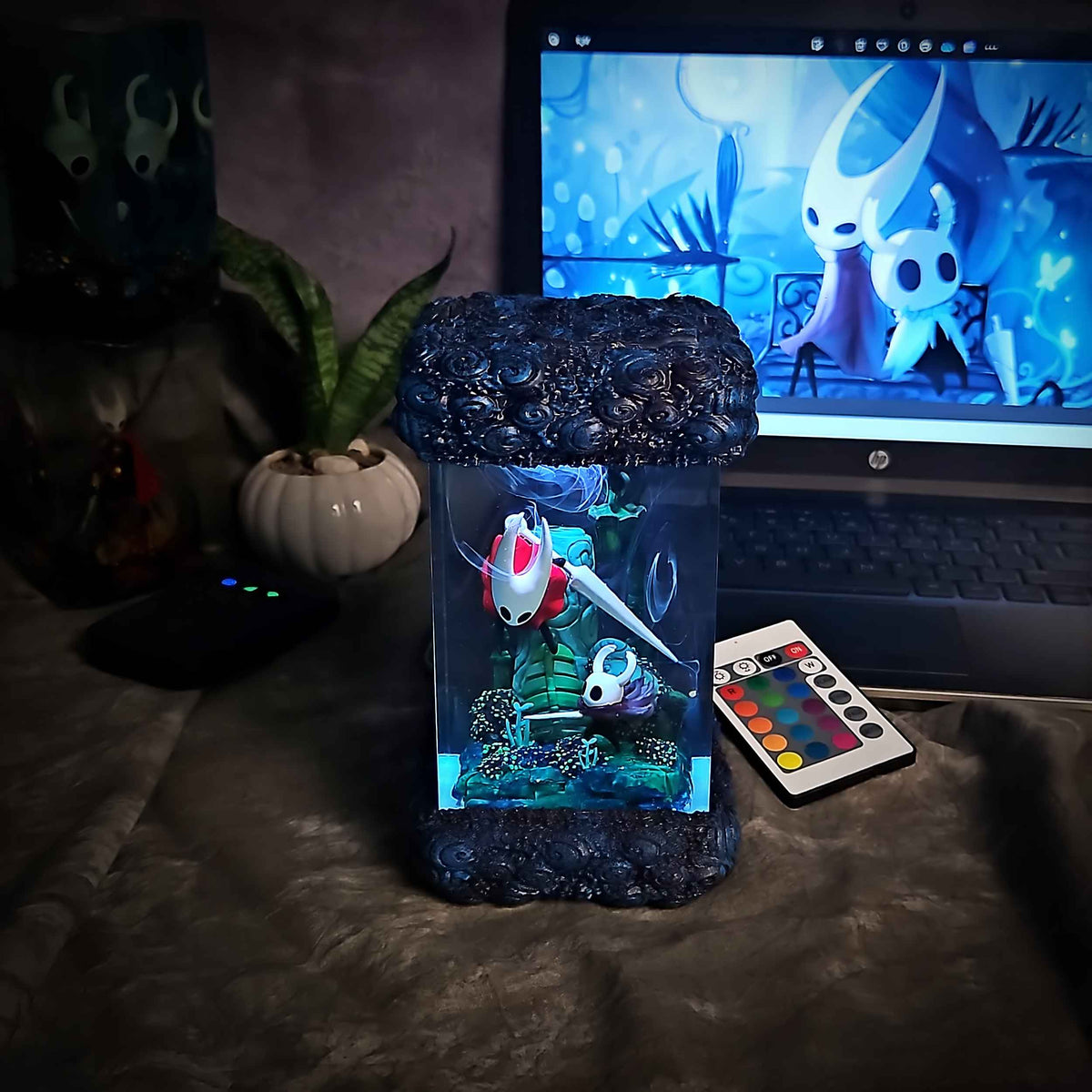Hornet & The Knight Resin Lamp — view 3