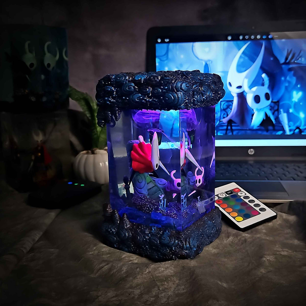 Hornet & The Knight Resin Lamp — view 9