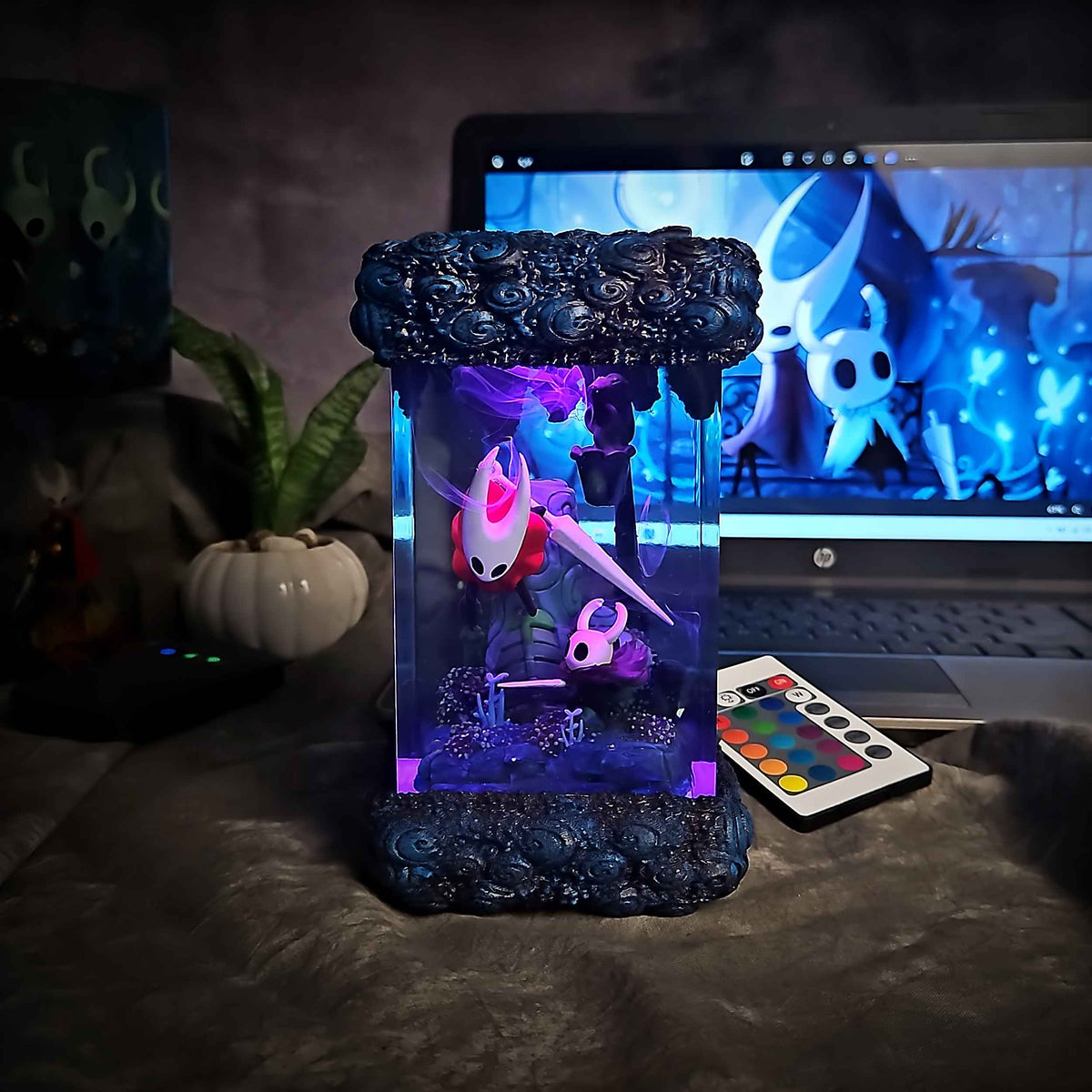 Hornet & The Knight Resin Lamp — view 10