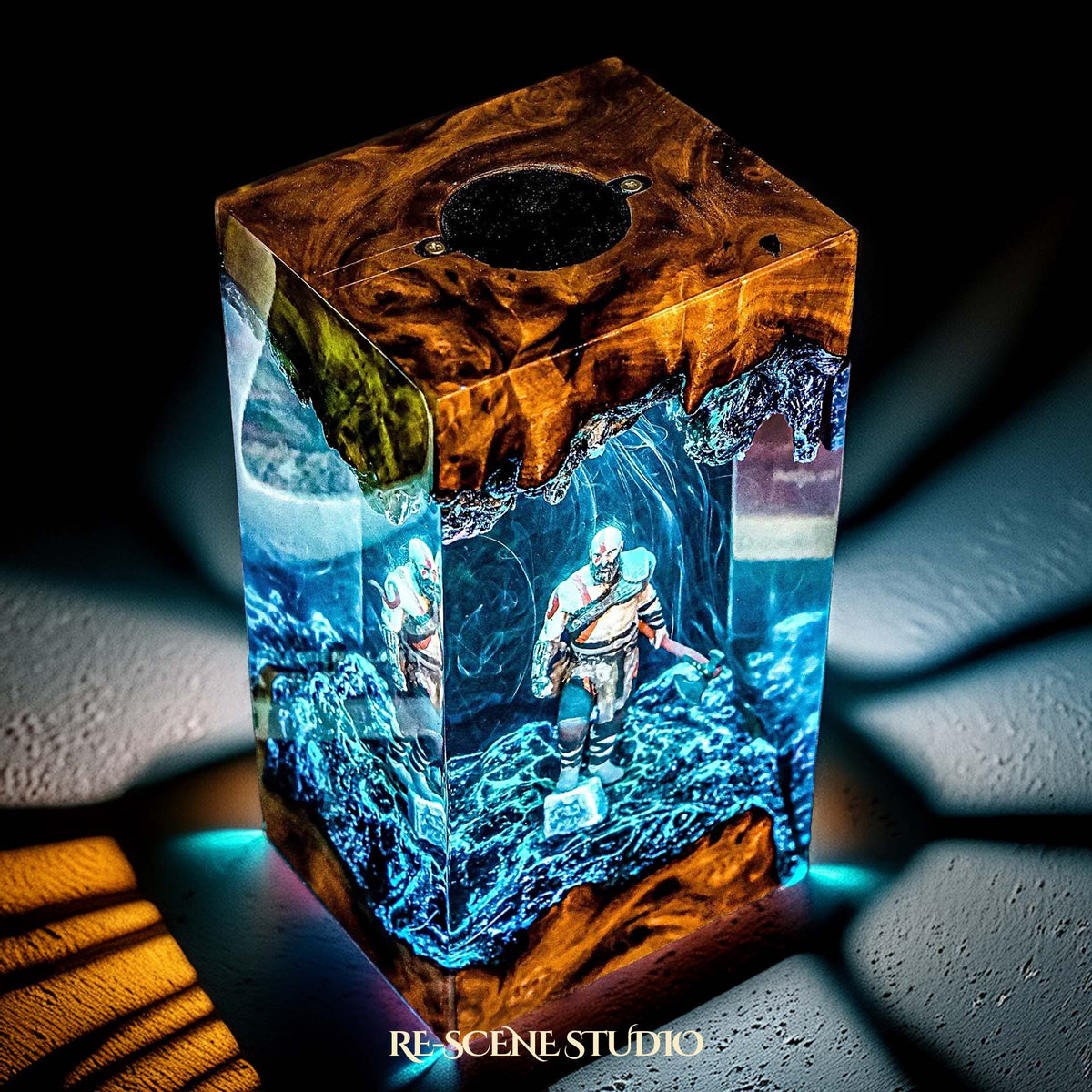 Kratos Resin Lamp — view 5