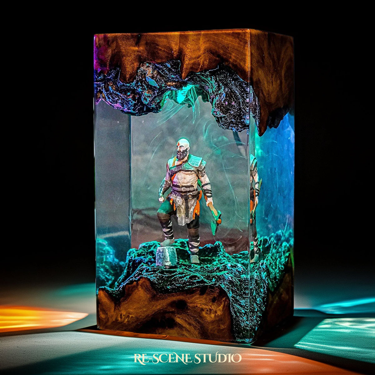 Kratos Resin Lamp — view 6
