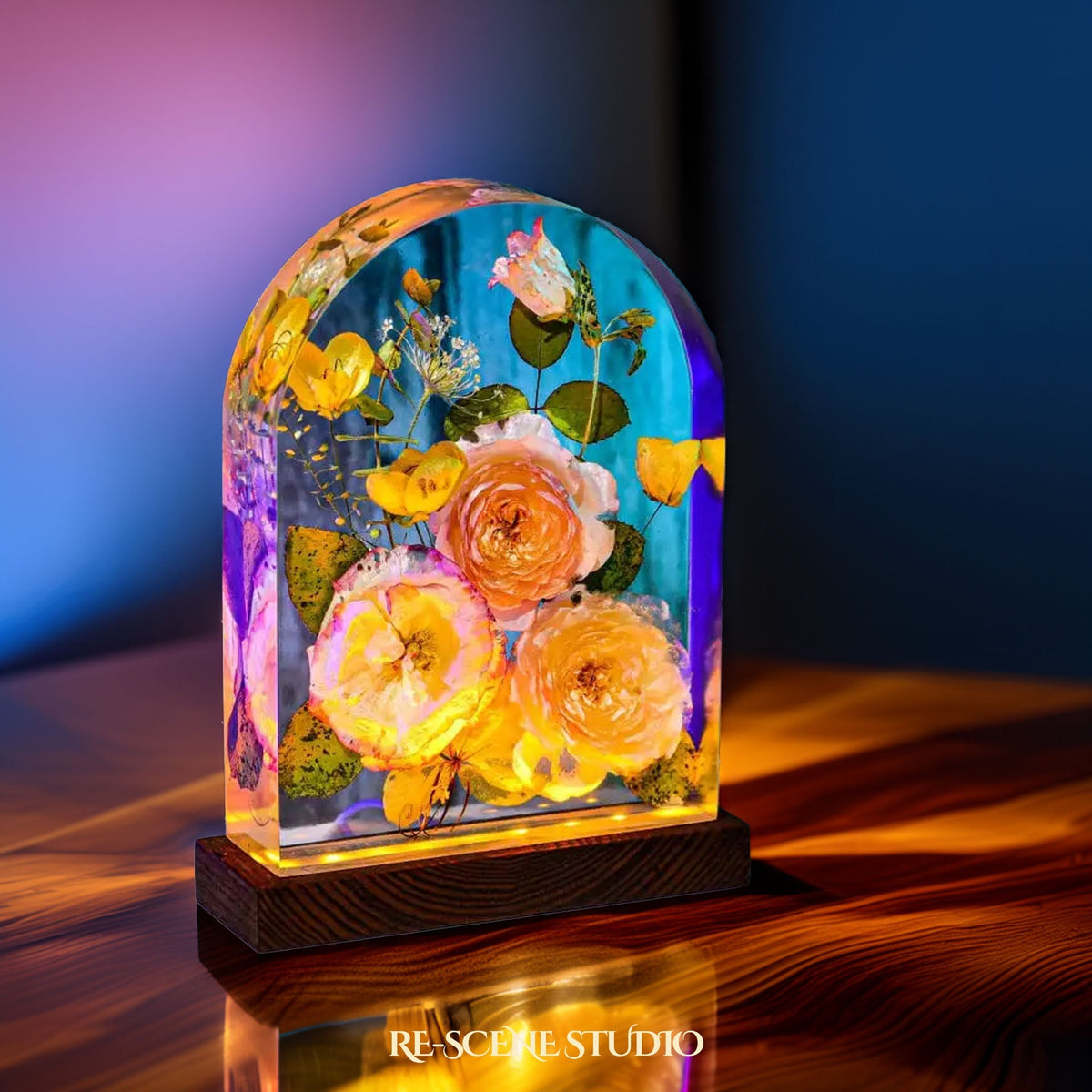 Lisianthus Bouquet Resin Lamp