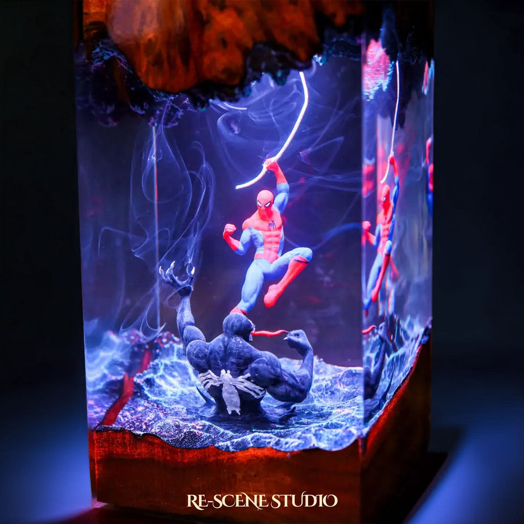 Spider-Man vs Venom Resin Lamp — view 7