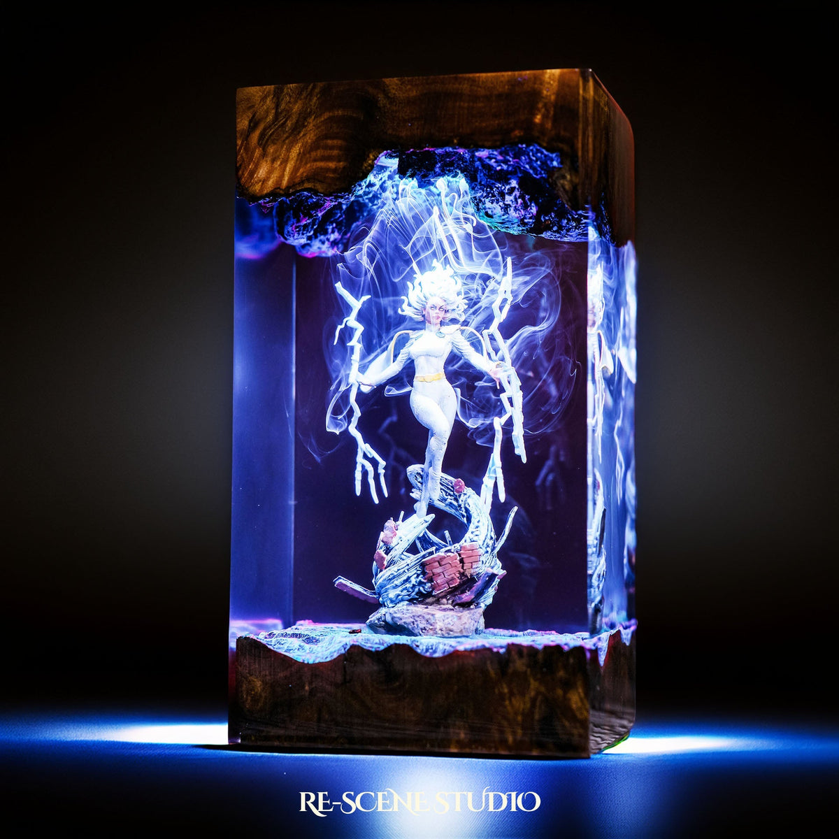 Storm Resin Lamp