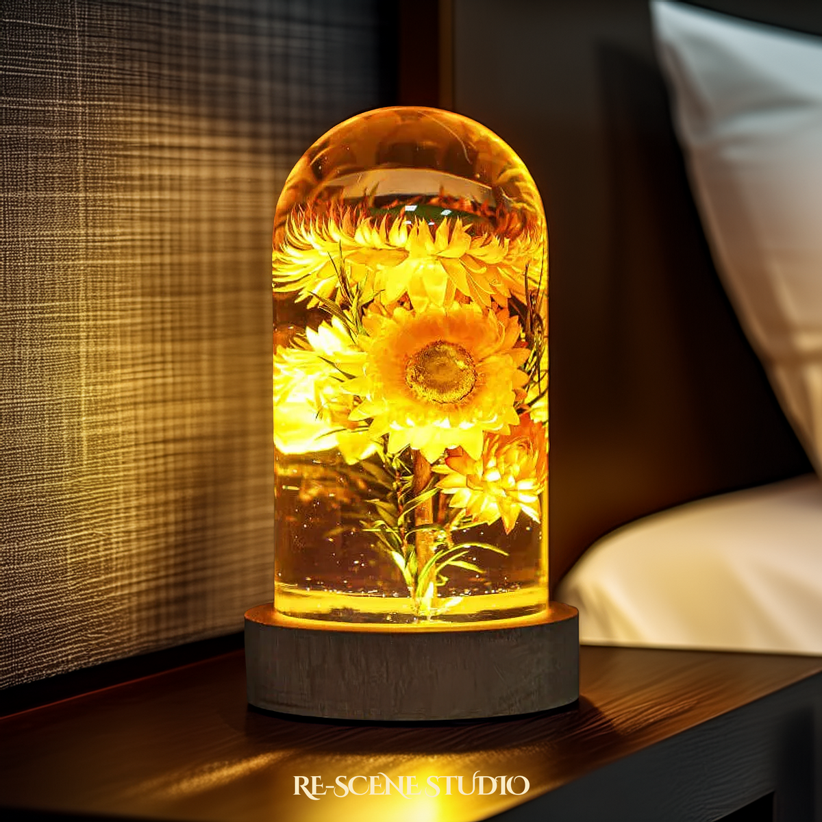 Everlasting Strawflower Resin Lamp