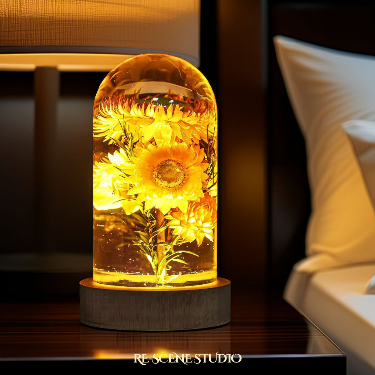Everlasting Strawflower Resin Lamp — view 4