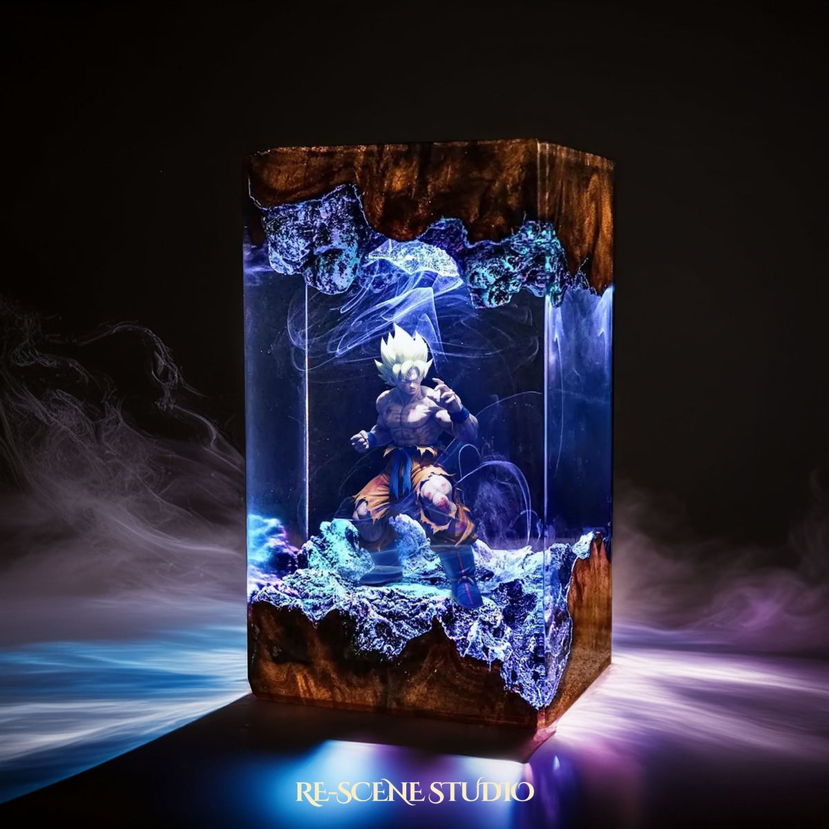 Super Saiyan Goku Resin Lamp — view 6