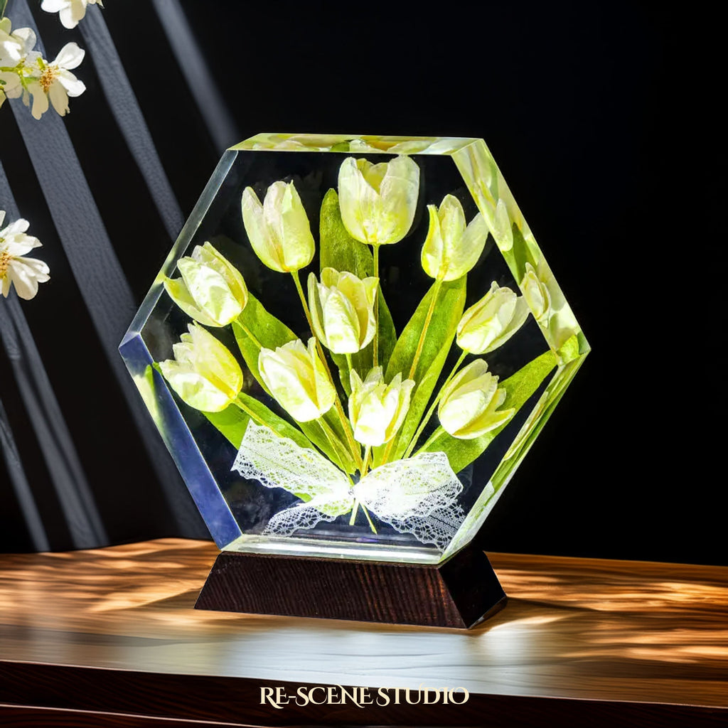 Tulip Resin Lamp