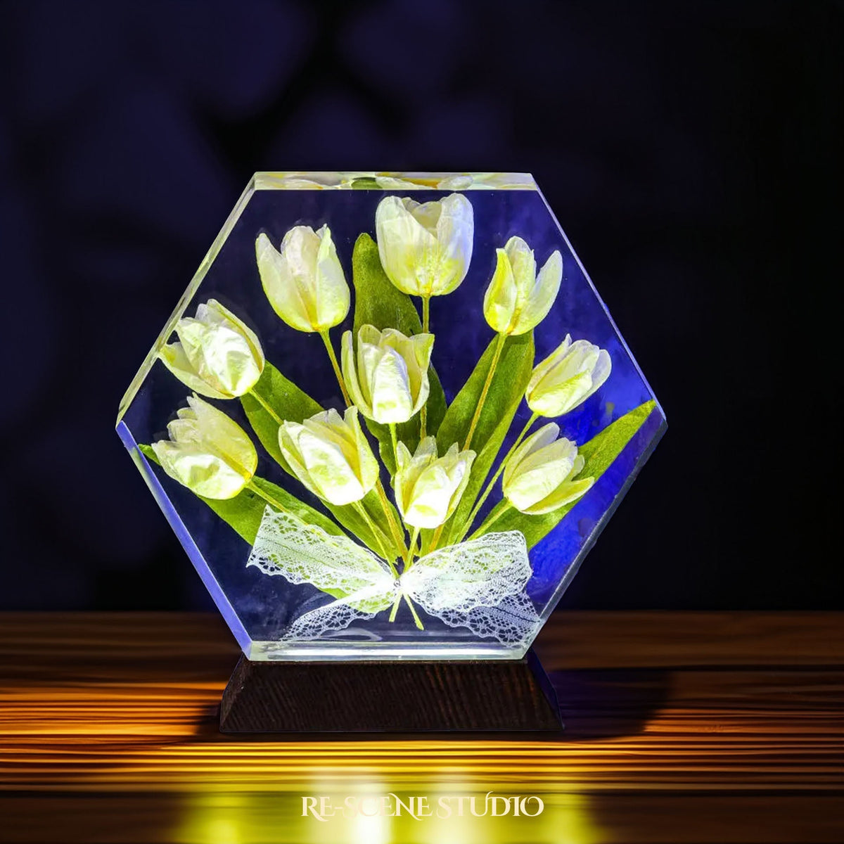 Tulip Resin Lamp — view 2