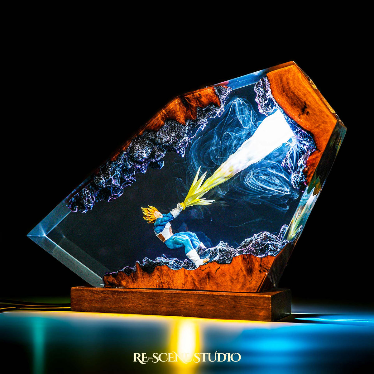 Vegeta Resin Lamp — view 3
