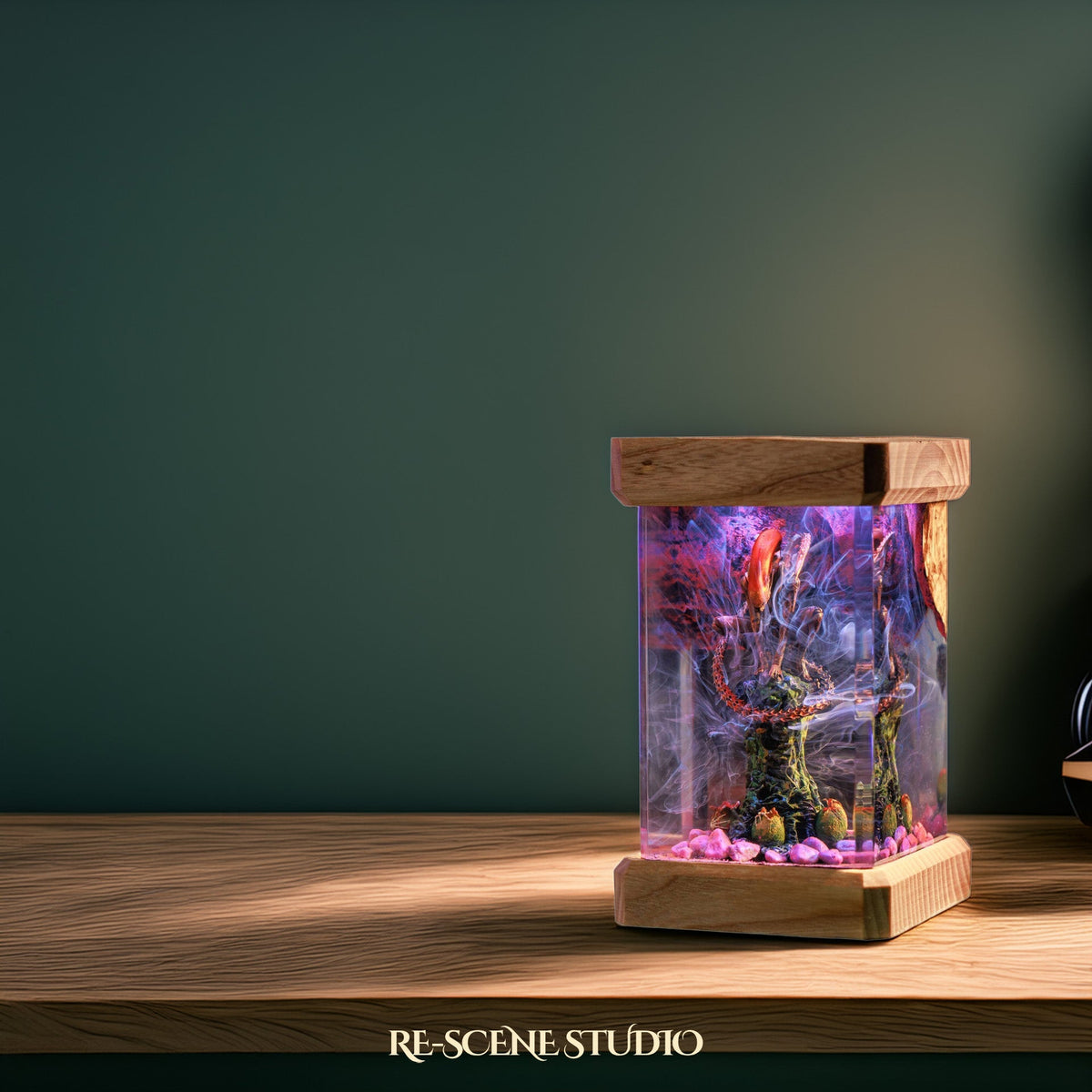 Xenomorph Resin Lamp — view 9