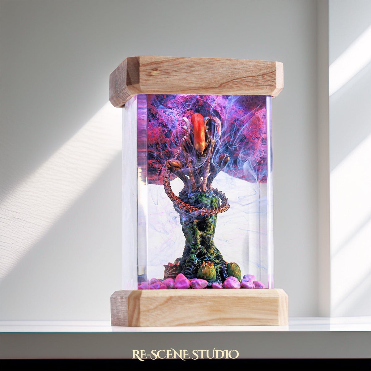 Xenomorph Resin Lamp — view 10