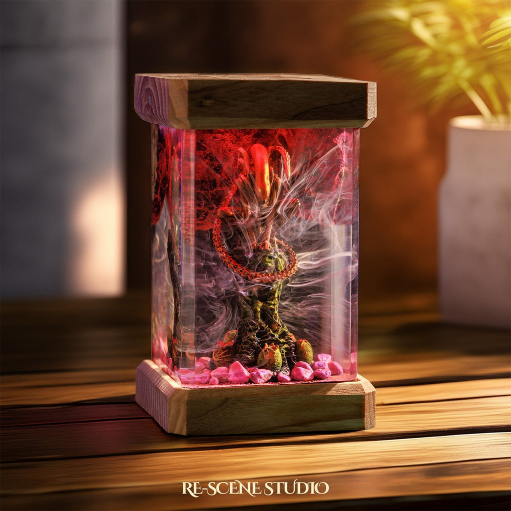 Xenomorph Resin Lamp — view 4