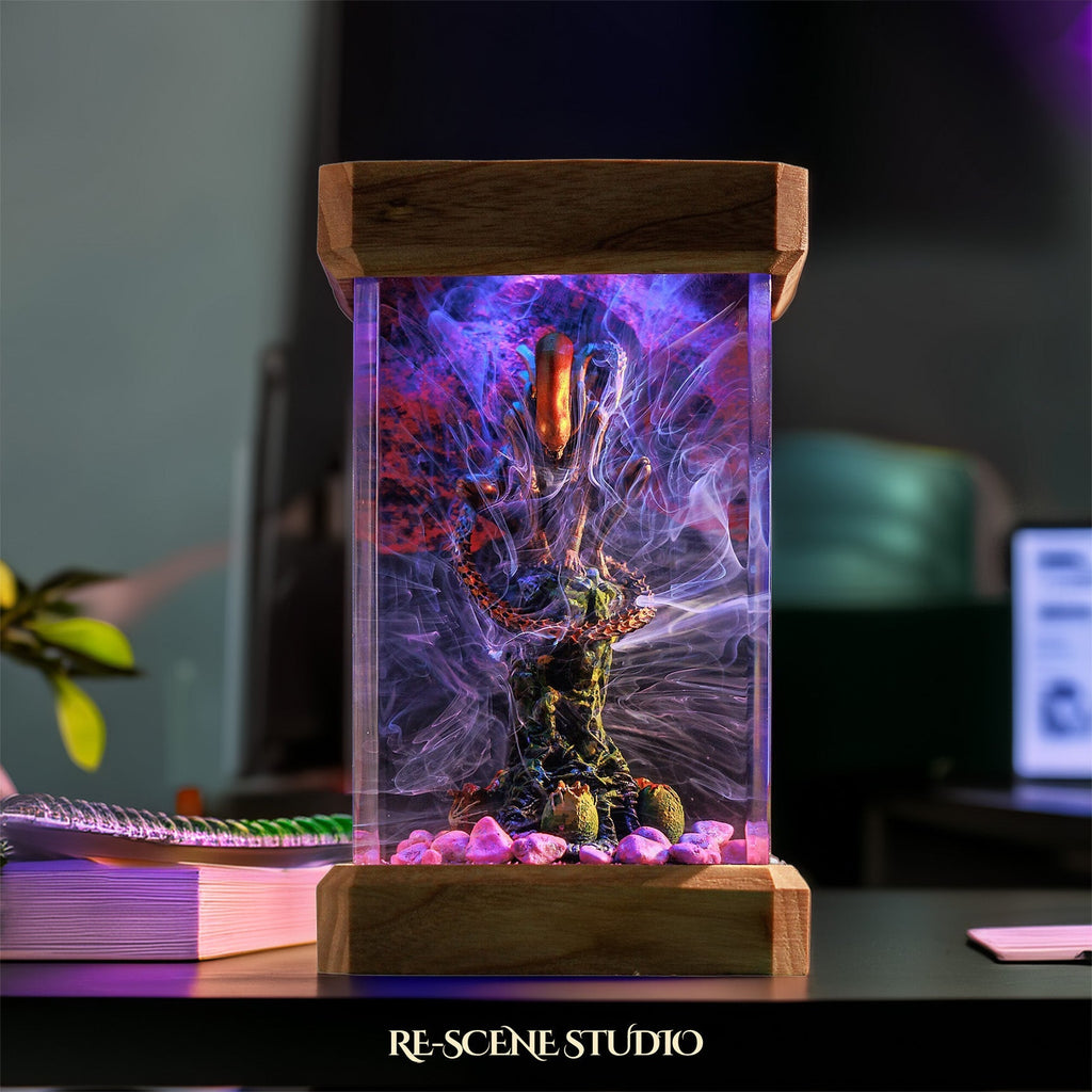 Xenomorph Resin Lamp — view 7