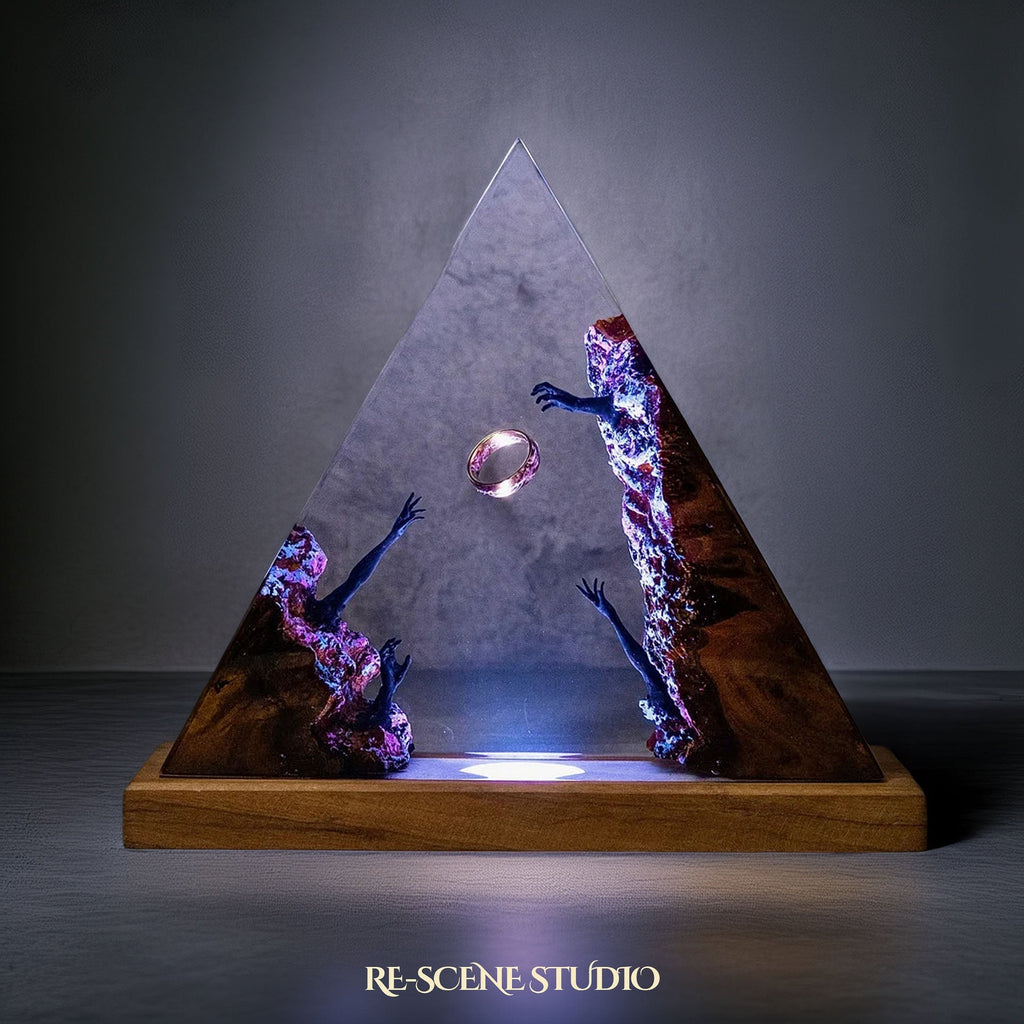 Hands from the Dead Resin Lamp, The Lord of the Rings — view 5