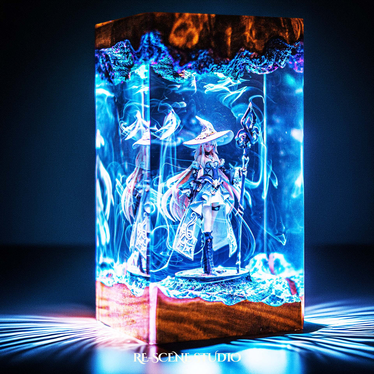 Herta Resin Lamp — view 2